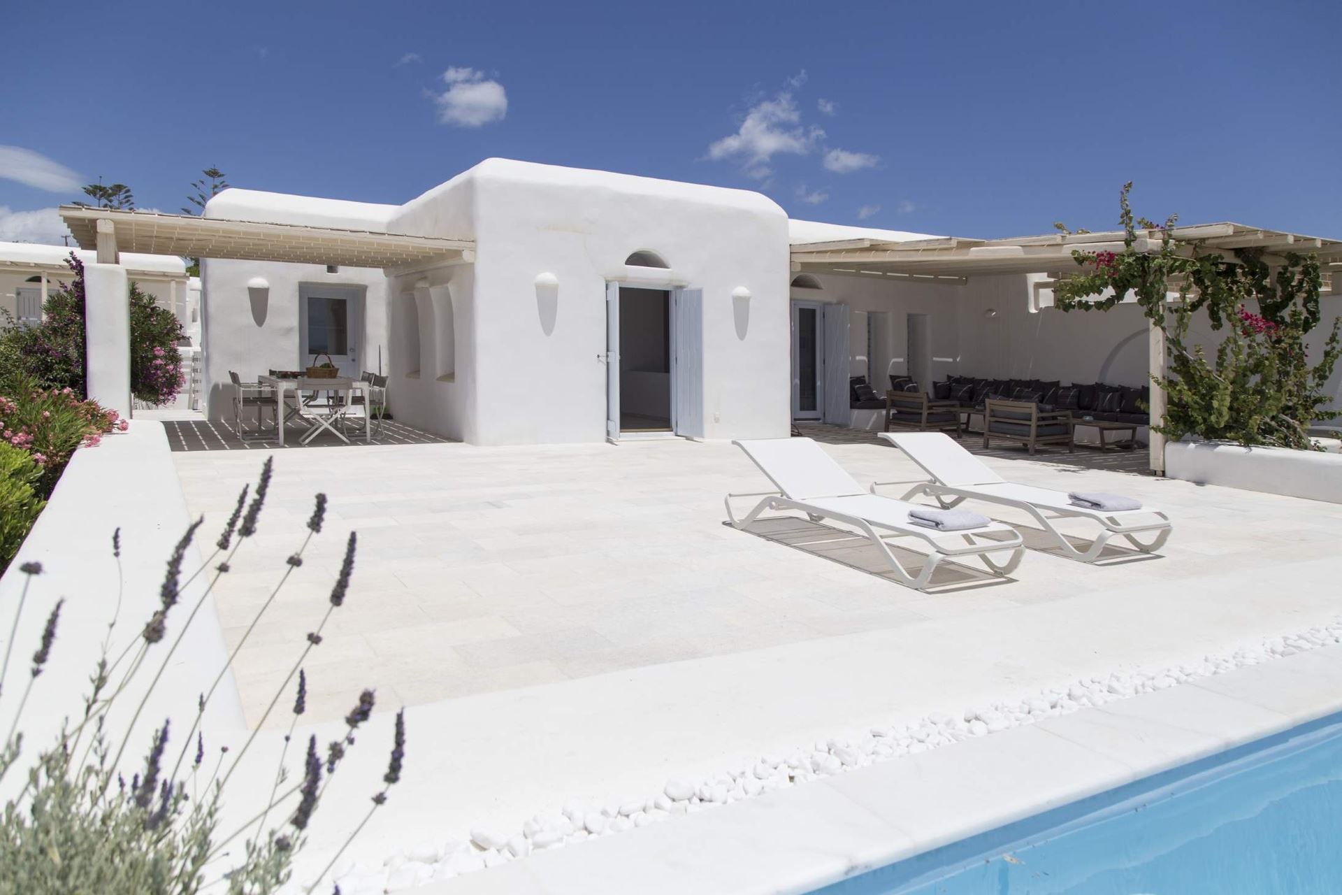 https://staging.paros.villas/wp-content/uploads/2024/11/Coastal-Retreat-Two-24.jpg thumbnail